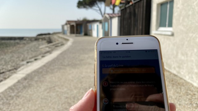 Géocaching devant le port du Loiron